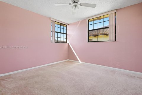 Купить таунхаус в Майами, Флорида 3 спальни, 131.92м2, № 2036298 - фото 21