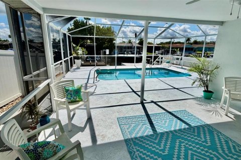 House in New Port Richey, Florida 2 bedrooms, 87.89 sq.m. № 1885875 - photo 2