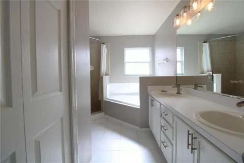 House in Orlando, Florida 4 bedrooms, 125.98 sq.m. № 2226701 - photo 17