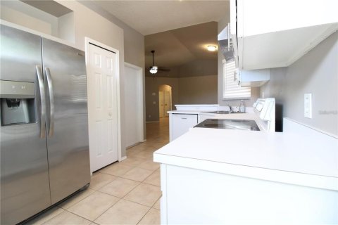 House in Orlando, Florida 4 bedrooms, 125.98 sq.m. № 2226701 - photo 5
