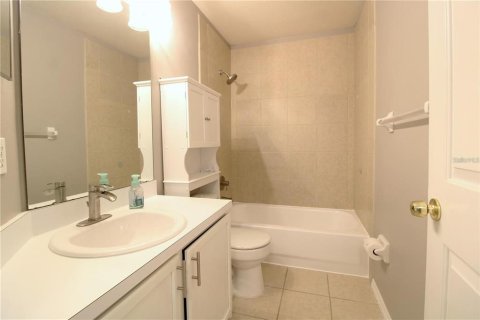 House in Orlando, Florida 4 bedrooms, 125.98 sq.m. № 2226701 - photo 11