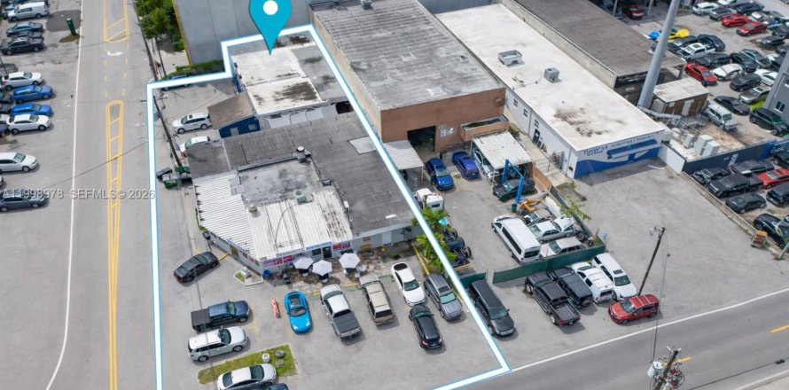 Commercial property in Miami, Florida № 2060959