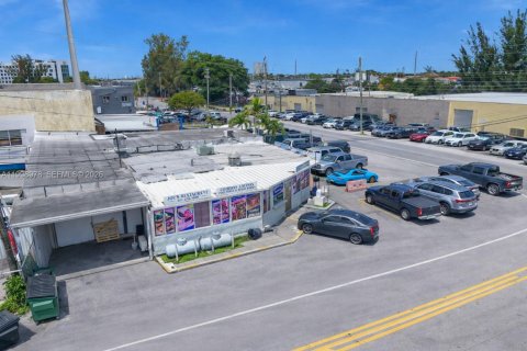 Commercial property in Miami, Florida № 2060959 - photo 4