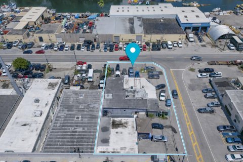 Commercial property in Miami, Florida № 2060959 - photo 8