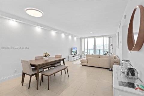 Condo in Hollywood, Florida, 1 bedroom  № 1961346 - photo 5