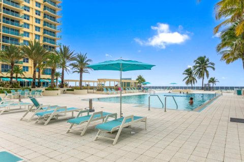 Condo in Hollywood, Florida, 1 bedroom  № 1961346 - photo 30