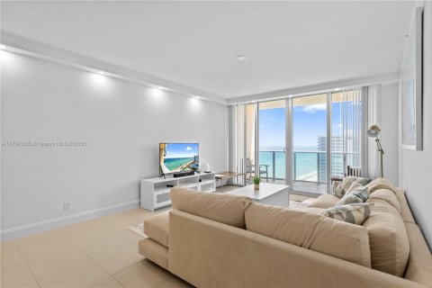 Condo in Hollywood, Florida, 1 bedroom  № 1961346 - photo 4