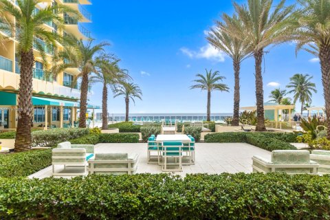 Condo in Hollywood, Florida, 1 bedroom  № 1961346 - photo 27