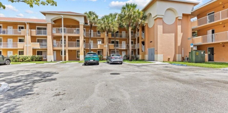 Condominio en Davie, Florida, 2 dormitorios № 1933511