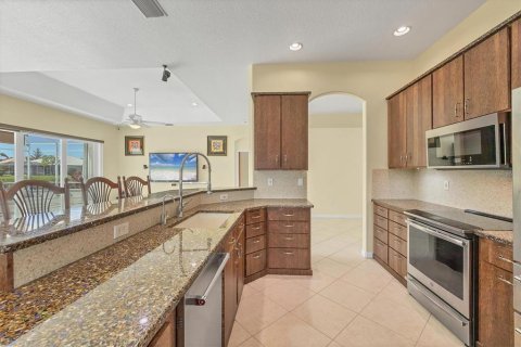 House in Bradenton, Florida 3 bedrooms, 200.85 sq.m. № 1808082 - photo 10