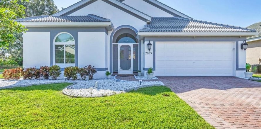 House in Bradenton, Florida 3 bedrooms, 200.85 sq.m. № 1808082