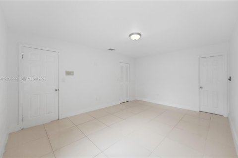 Villa ou maison à vendre à Miami, Floride: 4 chambres, 169.45 m2 № 2278863 - photo 24