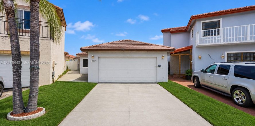 Villa ou maison à Miami, Floride 4 chambres, 169.45 m2 № 2278863