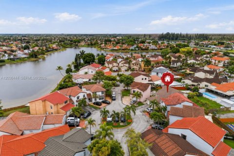 Villa ou maison à vendre à Miami, Floride: 4 chambres, 169.45 m2 № 2278863 - photo 5