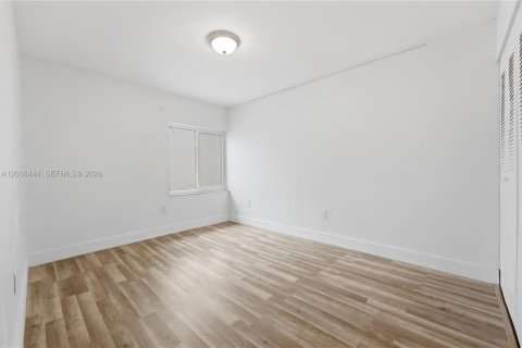Villa ou maison à vendre à Miami, Floride: 4 chambres, 169.45 m2 № 2278863 - photo 21