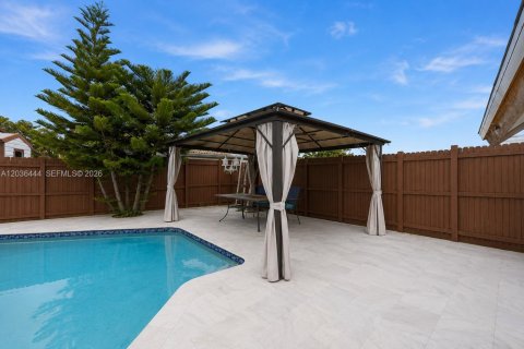 Villa ou maison à vendre à Miami, Floride: 4 chambres, 169.45 m2 № 2278863 - photo 29