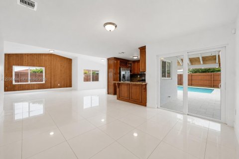 Villa ou maison à vendre à Miami, Floride: 4 chambres, 169.45 m2 № 2278863 - photo 11