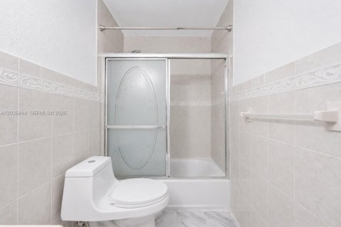 Villa ou maison à vendre à Miami, Floride: 4 chambres, 169.45 m2 № 2278863 - photo 27