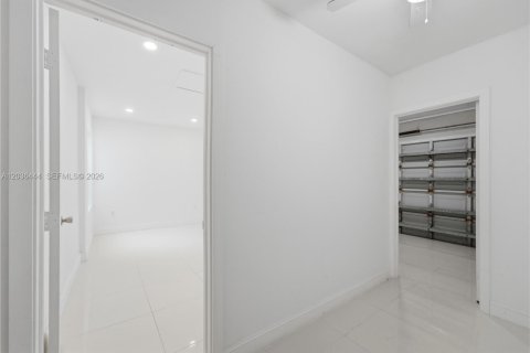 Villa ou maison à vendre à Miami, Floride: 4 chambres, 169.45 m2 № 2278863 - photo 14