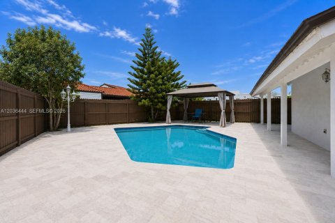Villa ou maison à vendre à Miami, Floride: 4 chambres, 169.45 m2 № 2278863 - photo 30