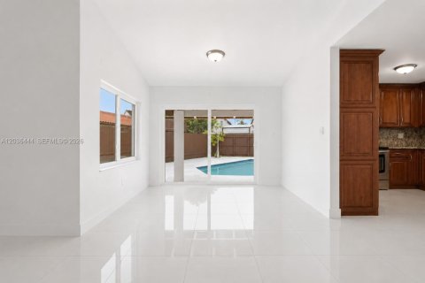 Villa ou maison à vendre à Miami, Floride: 4 chambres, 169.45 m2 № 2278863 - photo 9