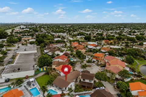 Villa ou maison à vendre à Miami, Floride: 4 chambres, 169.45 m2 № 2278863 - photo 6
