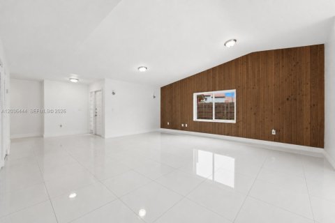 Villa ou maison à vendre à Miami, Floride: 4 chambres, 169.45 m2 № 2278863 - photo 10