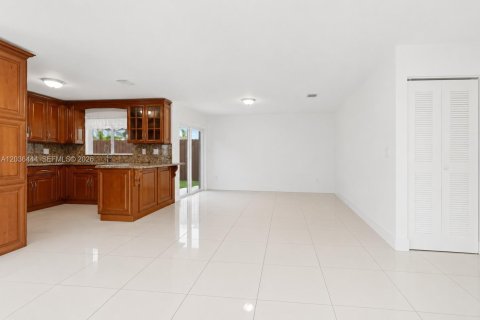 Villa ou maison à vendre à Miami, Floride: 4 chambres, 169.45 m2 № 2278863 - photo 12