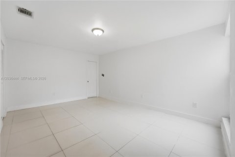 Villa ou maison à vendre à Miami, Floride: 4 chambres, 169.45 m2 № 2278863 - photo 23