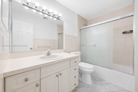 Villa ou maison à vendre à Miami, Floride: 4 chambres, 169.45 m2 № 2278863 - photo 25