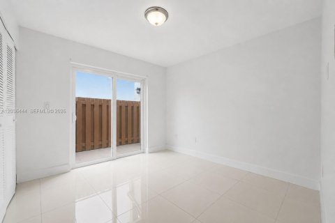 Villa ou maison à vendre à Miami, Floride: 4 chambres, 169.45 m2 № 2278863 - photo 19