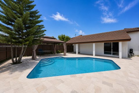 Villa ou maison à vendre à Miami, Floride: 4 chambres, 169.45 m2 № 2278863 - photo 2