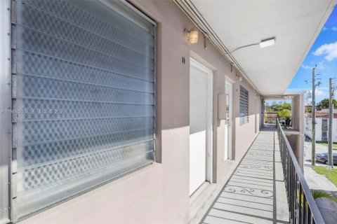 Villa ou maison à louer à Miami, Floride: 2 chambres, 74.32 m2 № 2025941 - photo 14