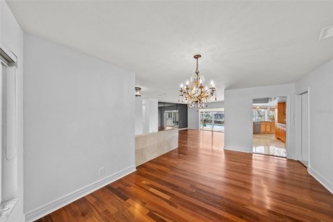 Снять в аренду виллу или дом в Сент-Питерсберг, Флорида 10 комнат, 259.57м2, № 1818805 - фото 12