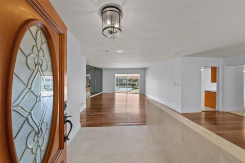 Снять в аренду виллу или дом в Сент-Питерсберг, Флорида 10 комнат, 259.57м2, № 1818805 - фото 4