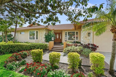 Снять в аренду виллу или дом в Сент-Питерсберг, Флорида 10 комнат, 259.57м2, № 1818805 - фото 2