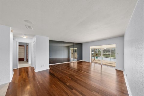 Снять в аренду виллу или дом в Сент-Питерсберг, Флорида 10 комнат, 259.57м2, № 1818805 - фото 7