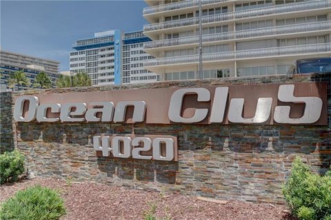 Condo in Fort Lauderdale, Florida, 2 bedrooms  № 1092840 - photo 1