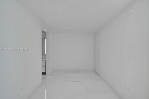 Condo in Miami, Florida, 2 bedrooms № 1993996 - photo 18