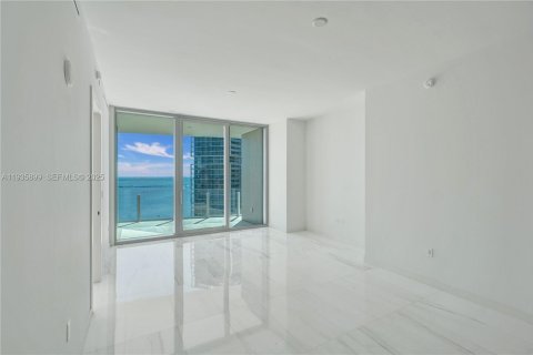 Condo in Miami, Florida, 2 bedrooms № 1993996 - photo 30