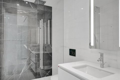 Condo in Miami, Florida, 2 bedrooms № 1993996 - photo 25