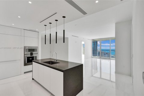 Condo in Miami, Florida, 2 bedrooms № 1993996 - photo 9