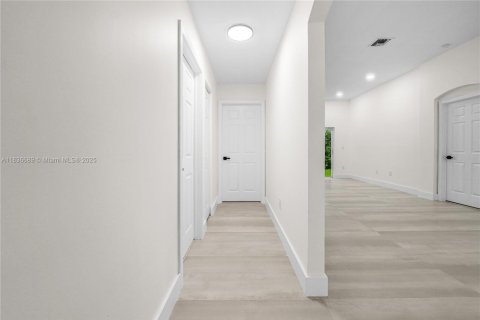 House in Pembroke Pines, Florida 3 bedrooms, 128.76 sq.m. № 1842501 - photo 15