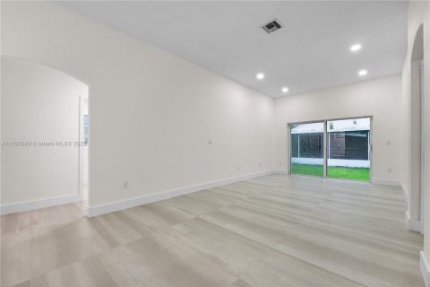 House in Pembroke Pines, Florida 3 bedrooms, 128.76 sq.m. № 1842501 - photo 7