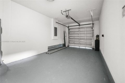 House in Pembroke Pines, Florida 3 bedrooms, 128.76 sq.m. № 1842501 - photo 17