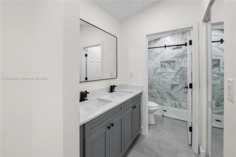House in Pembroke Pines, Florida 3 bedrooms, 128.76 sq.m. № 1842501 - photo 11