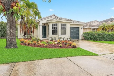 House in Pembroke Pines, Florida 3 bedrooms, 128.76 sq.m. № 1842501 - photo 1