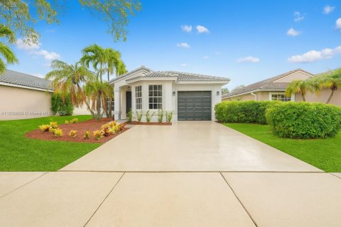 House in Pembroke Pines, Florida 3 bedrooms, 128.76 sq.m. № 1842501 - photo 2