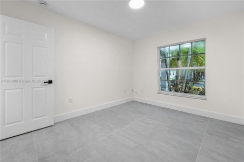 House in Pembroke Pines, Florida 3 bedrooms, 128.76 sq.m. № 1842501 - photo 13