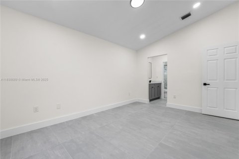 House in Pembroke Pines, Florida 3 bedrooms, 128.76 sq.m. № 1842501 - photo 10